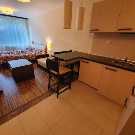 Apartment 500m From Lift